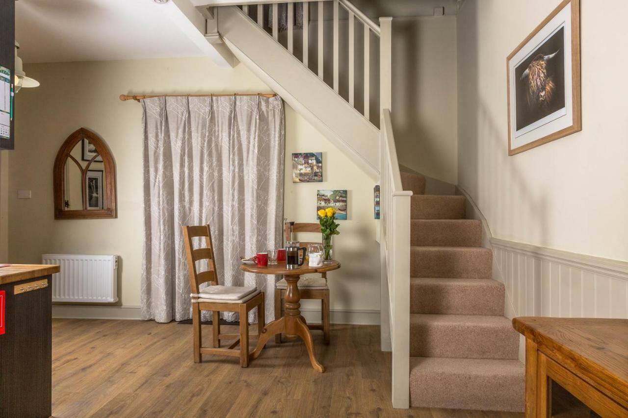 The Dovecote, Stoke Farthing Courtyard Villa Broad Chalke Luaran gambar