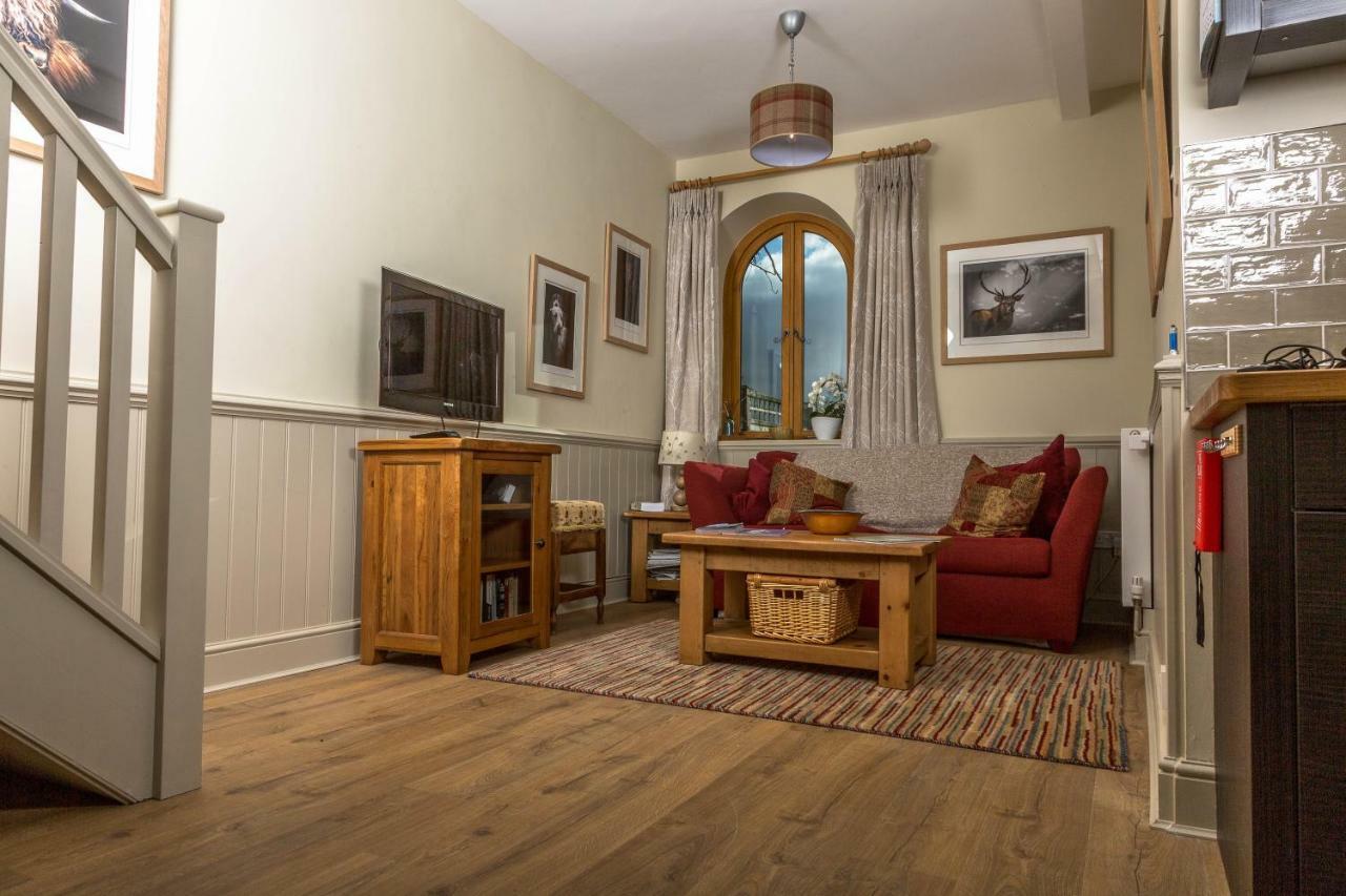 The Dovecote, Stoke Farthing Courtyard Villa Broad Chalke Luaran gambar