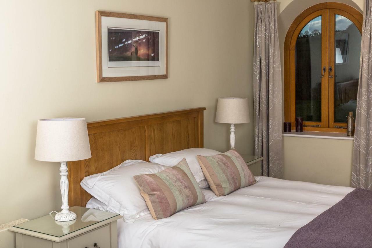 The Dovecote, Stoke Farthing Courtyard Villa Broad Chalke Luaran gambar