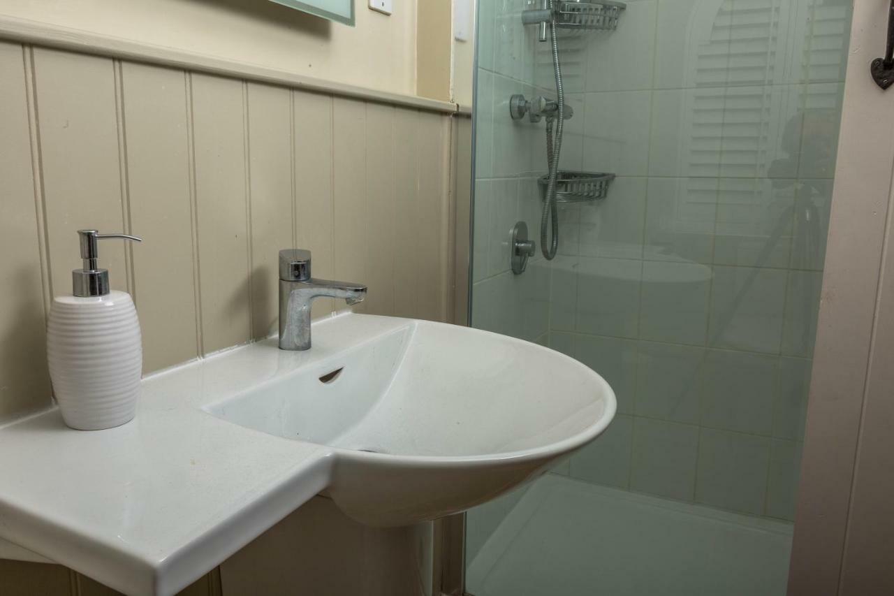 The Dovecote, Stoke Farthing Courtyard Villa Broad Chalke Luaran gambar