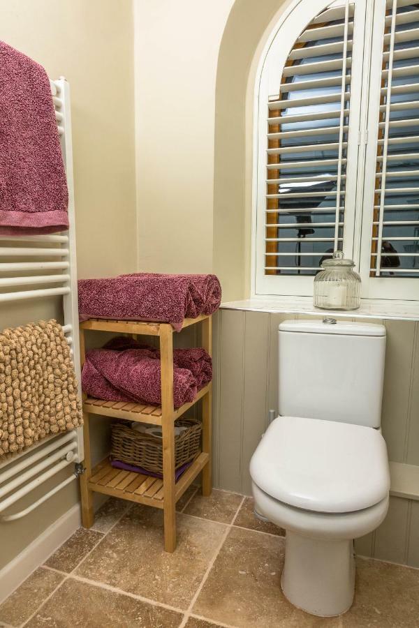The Dovecote, Stoke Farthing Courtyard Villa Broad Chalke Luaran gambar